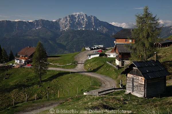 EmbergerAlm Gasthfe Huser in Alpen Bergpanorama