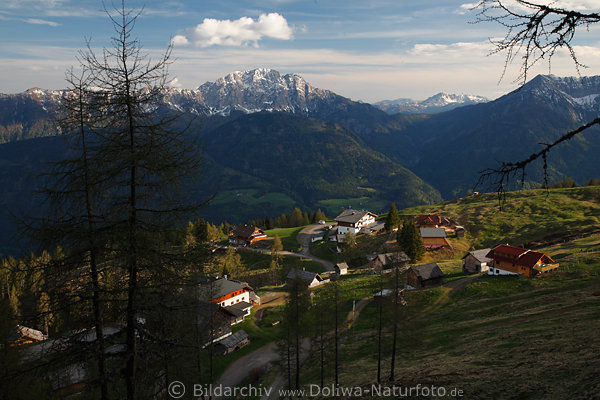 Emberger Alm Gasthfe in Alpen Hochlage Foto Bergpanorama