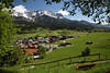 1300395_Ellmau Grnwiesen Talpanorama Foto Naturidyll am Wilder-Kaiser Alpenlandschaft