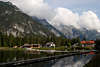 Leutaschtal Berg ber Weidachsee Angelteich Wasserlandschaft Naturbild unter Wolken
