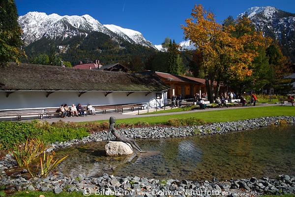 Oberstdorf Kurpark Foto Urlauber Bergblick Schnee Alpenpanorama Herbst