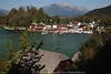 914250_Knigssee Hafenbucht Foto vor Untersberg Panorama Hotels Huser am Wasser Landschaftsbild