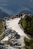 915800_Jenner Berggipfel Aussichtsplattform Besucher ber Knigssee mit Menschen Seetafel von oben