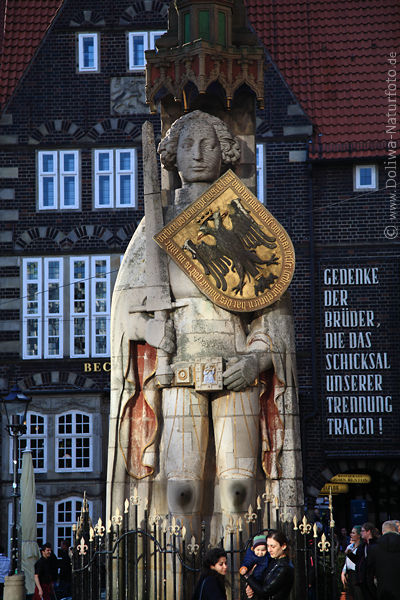 Bremer Roland Denkmal Statue in Altstadt