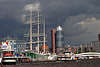 51772_ Hamburger Hafen Foto mit Schiffen am Baumwall, Landungsbrcken & Sandtorkai mit HTC-Turm