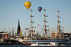 802157_ Hamburg Hafengeburtstag Foto, Windjammer Hafenparty an Elbe, Ballons ber Grosegler, Ausflugsboote