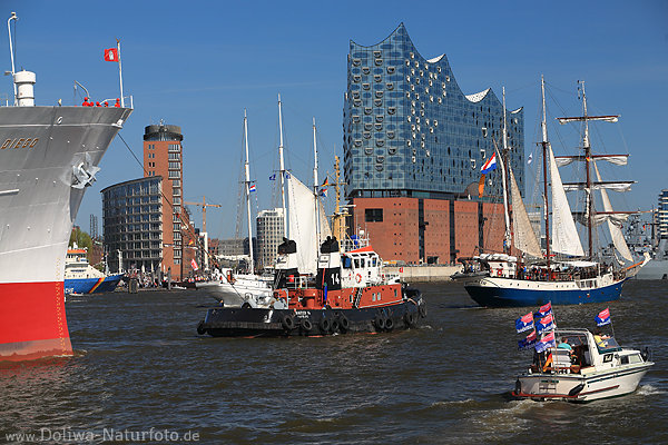Segeljacht Boote Schiffsparade an Elbphilharmonie Foto Hafengeburtstag Hamburg 2016