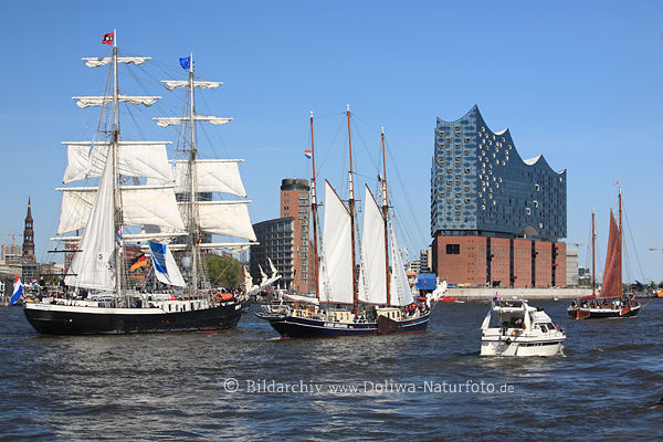 Segeljachten Schiffsparade Hamburg Hafengeburtstag 2016 Boote an Elbphilharmonie