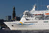 802073_ Delphin Voyager Foto vor Michel in Hamburg Hafengeburtstag Kreuzfahrtriese-Schiffsparade