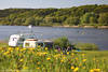 1800271_Elbufer-Camper Frhling-Wasseridylle Naturfoto Artlenburg Wohnmobile am Fluss