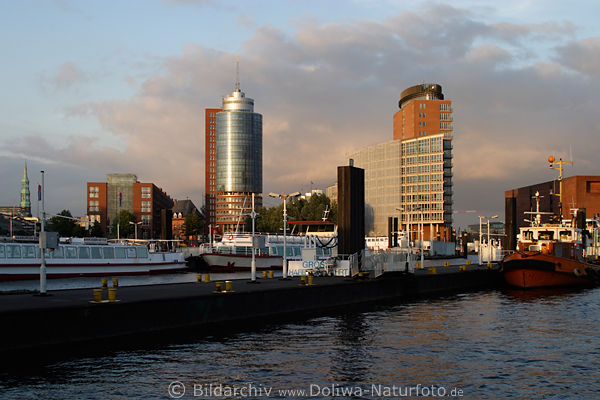 Hamburg Hafen Flotte in Abendlicht von berseebrcke Stimmung vor Hochhuser HTC Rundhaus