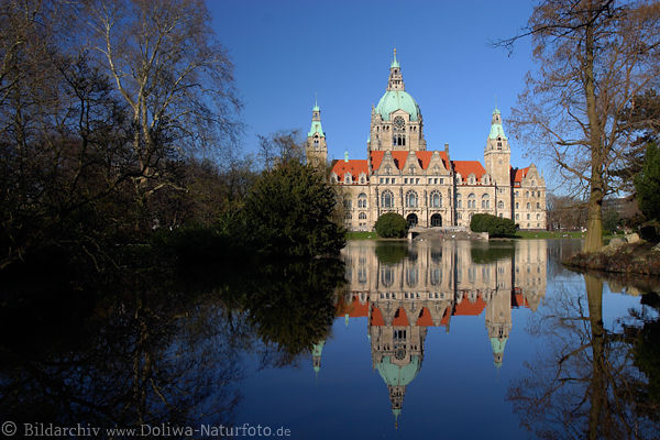 Hannover Maschpark Neues Rathaus Spiegelung im Wasser