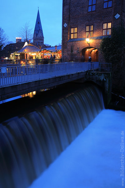 Wasserfall Ilmenau Flussbrücke Lüneburg-Altstadt Türme Weihnachtsmarkt Nachtlichter