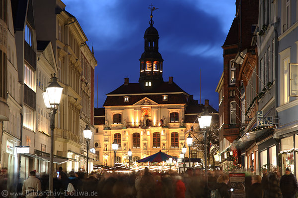 Rathaus Strasse Lüneburger Altstadt Weihnachtsmarkt Nachtfoto Adventstimmung-Lichtbild