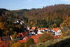 Bad Grund romantische Bergstadt Dcher im Harz Herbstwald Goldenfarbenpracht Naturbild