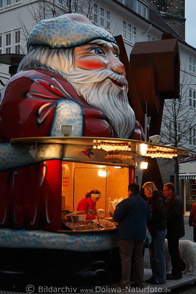 Hildesheimer Weihnachtsmann mit Schmelzkuchenstand Verkuferin auf Weihnachtsmarkt Kaufinteressente