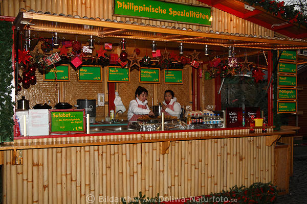 Philippinische Spzialitten auf Hildesheimer Weihnachtsmarkt Foto Marktstand aus Bambusrohren