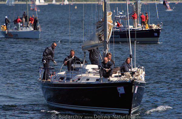 Kieler Woche Segelyacht Segler-Besatzung in Frde-Wasser vor Schilksee