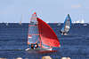 805525_ Kieler Woche Segler in vielen Segelklassen auf Kieler Frde Regatta segeln Foto, Segelboote in Wind
