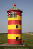 802647_Pilsumer Leuchtturmsttze Foto Ostfriesland Tieflandschaft am Nordseedeich rotgelbe Turmstreifen