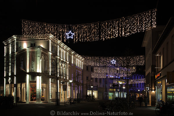 Weihnachtszeit in Oldenburg Nacht Stadtlandschaft Strae Lichter