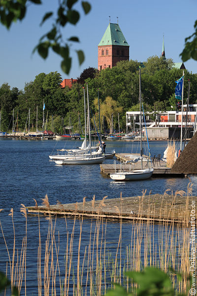 Ratzeburger See Foto Wasserufer Boote Schilf grner Frhling