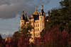 911560_Mrchenschloss Schwerin romantisches Stimmungsbild in Goldfarben Abendlicht Fotografie