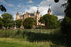 Burgseeinsel grne Landschaft mit Schweriner Schloss Blick Bild von Burggarten Seeufer Fotografie