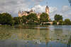 Schwerin Schloss Burgsee grne Wasserinsel Landschaftsfoto