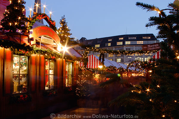 Weihnachtsmarkt Gasse in Advent Lichter am Hamburger Rathaus