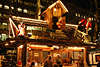 Pingel-Haus Weihnachtsmnner schmuckes Stand in Hamburger Advent mit Westflischen Schinken