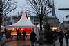 Hamburger Weihnachten am Jungfernstieg Bild Weihnachtsmarkt Zelte mit Gebck Sssigkeiten