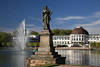 Musik-Denkmal am Hollersee Statue Wasserfontne Bild vor Park-Hotel Bremen