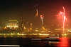 Neujahrs Feuerwerke im Hamburger Hafen an den Landungsbrcken