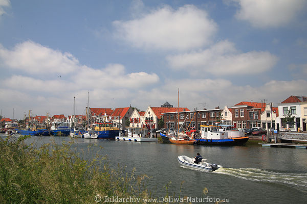 Zierikzee malerische Hafenstadt Wasser Kanal Schiffe Reisefoto