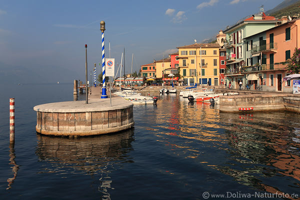 Castelletto Hafen Mole Gardasee Wasser Ufer romantischer Ferienort bunte Huser