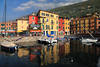 Castelletto Port bunte Huser Wasserufer Gardasee Foto schner Urlaub Reiseort