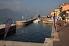 Gardasee Port Castelletto Wasserbucht Foto Urlaub Reise Bootshafen Uferweg Huser Bergblick