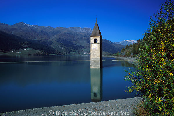 Graun Dorfreste Kirchturm im Wasser Reschensee Sdtirol Bergpanorama