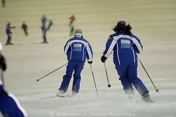 Skifahrer auf Hallenpiste Skihalle Bispingen Sportfoto Schneepiste LneburgerHeide