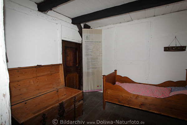 Alte Wohnstube Mbel Bett Kommode in Heidemuseum Wilsede