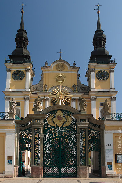 Heiligelinde Barockkirche Tor Doppelturm Vergoldungen Skulpturen der Heiligen