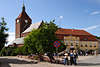 Rgenwalde (Darlowo) Marienkirche am Marktplatz mit Springbrunnen