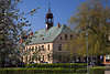 800969_ Swinoujscie Swinemnde Rathaus in Frhling Reisebild von Stadtzentrum an der Swine in Polen