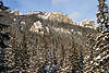 40736_Felsen Chocholowskie Mnche Bergblick Foto von Chocholowska-Tal ber Regielwald in Schnee