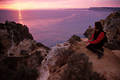 Algarve Steilkste Frau Meer Sonnenuntergang an Ponta da Piedade