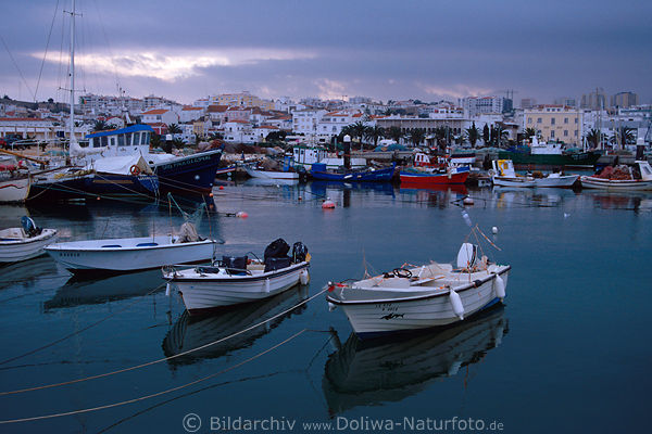 Hafen von Sagres Meeresbucht Algarve Fischerboote in Dmmerung-Bild Portugal-Reise