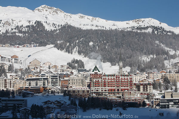 St. Moritz Dorf Glamourstadt Zentrum Foto im Schnee Winterkleid in Berglandschaft Oberengadiner Alpen