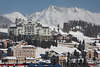 901175_Sankt Moritz Alpenstadt Hotels Carlton & Hotel La Margna in Schnee Winterkleid weien Berglandschaft Foto