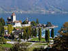 Thunersee Landschaft: Schloss Spiez ber Wasserbucht Panorama Fotografie aus Berner Oberland Reise